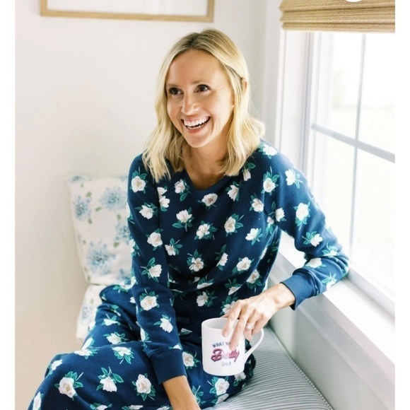 Draper James Tops - Draper James Natalie Sweatshirt in Magnolia